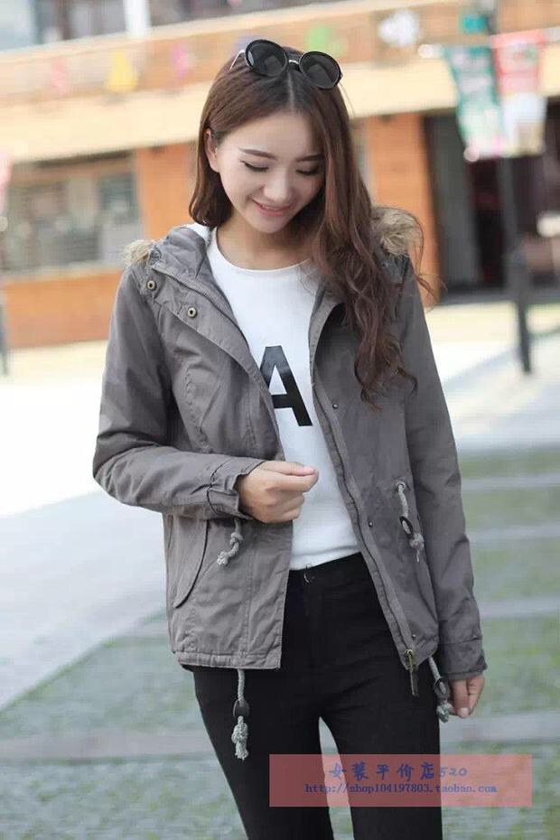 H&m เสื้อกันหนาว H&M เสื้อหนาว กึ่งโค้ทH&M แต่งหมวกฮูท ติดขนเฟอร์ปลายหมวก ด้านในบุขนอุ่นสีขาว มีสายรูดเข้าเอว ดำ