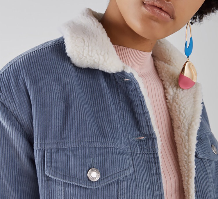 Bershka เสื้อกันหนาว เสื้อแจ็ค เนื้อลูกฟูก แต่งซับขนอุ่น สีขาวด้านใน แบรนด์ BESHKAงานสวย น่ารักมากคะ