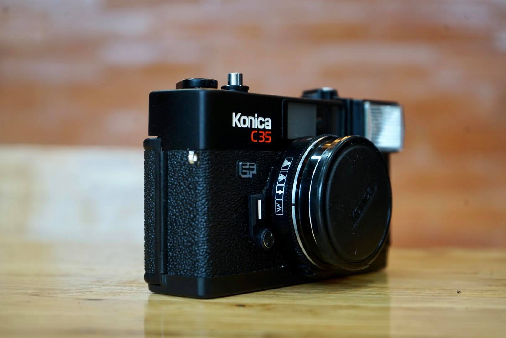 KONICA C35 EF KONICA HEXANON 38MM.2.8