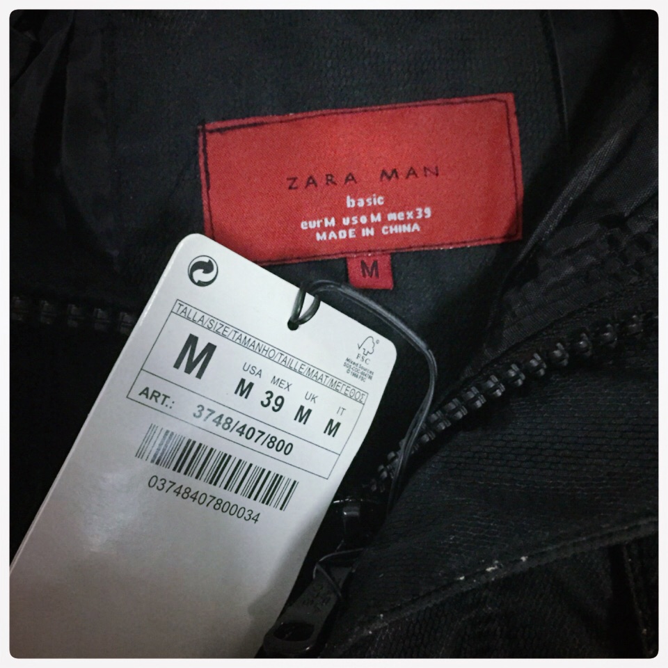 เสื้อกันหนาว เสื้อหนาวผู้ชาย แต่งหมวกฮูท แบรนด์เนม ZARA MAN แท้ แต่งบุนวมอุ่น งานหรู สวยเทพมากคะ ปั๊มกระดุมและหัวซิปทุกจุด (หมวกฮูทถอดใส่ได้คะ) size M