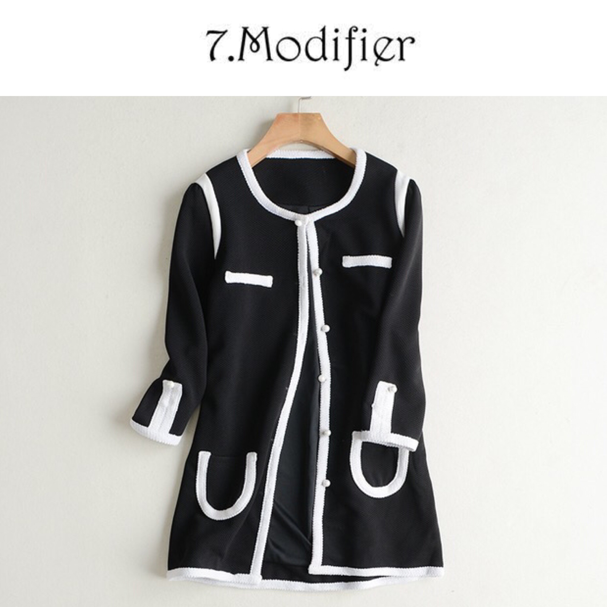 เสื้อคลุม เสื้อนอก สีดำ แต่งขอบสีขาว แบรนด์ 7MODIFIER เนื้อผ้าเรยอน มีtextureในตัว Size S/M/L Black
