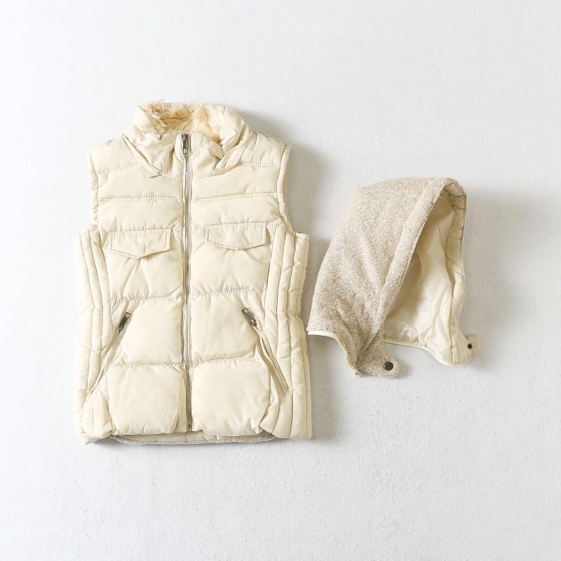 เสื้อกั๊กกันหนาว กั๊กZARA สีนูทกากี แต่งหมวกฮูท (ฮูทถอดได้คะ) แต่งขนอุ่น คอปกด้านใน แบบสวย น่ารักมากคะ นูทกากี