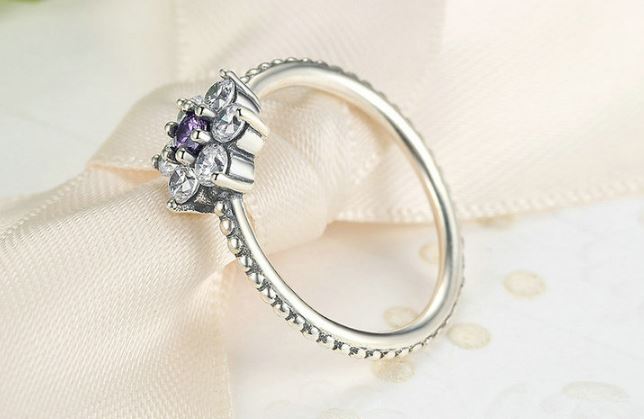 แหวนเงินแท้ 925 Sterling แหวนผู้หญิง ดีไซน์ ดอกไม้ ฝังเพชร ใช้ คริสตรัลแท้ สีม่วง อเมทิสต์ เป็นเกสร แหวนหมั้น แหวนแต่งงาน แหวนใส่ออกงาน สุดหรู 571571