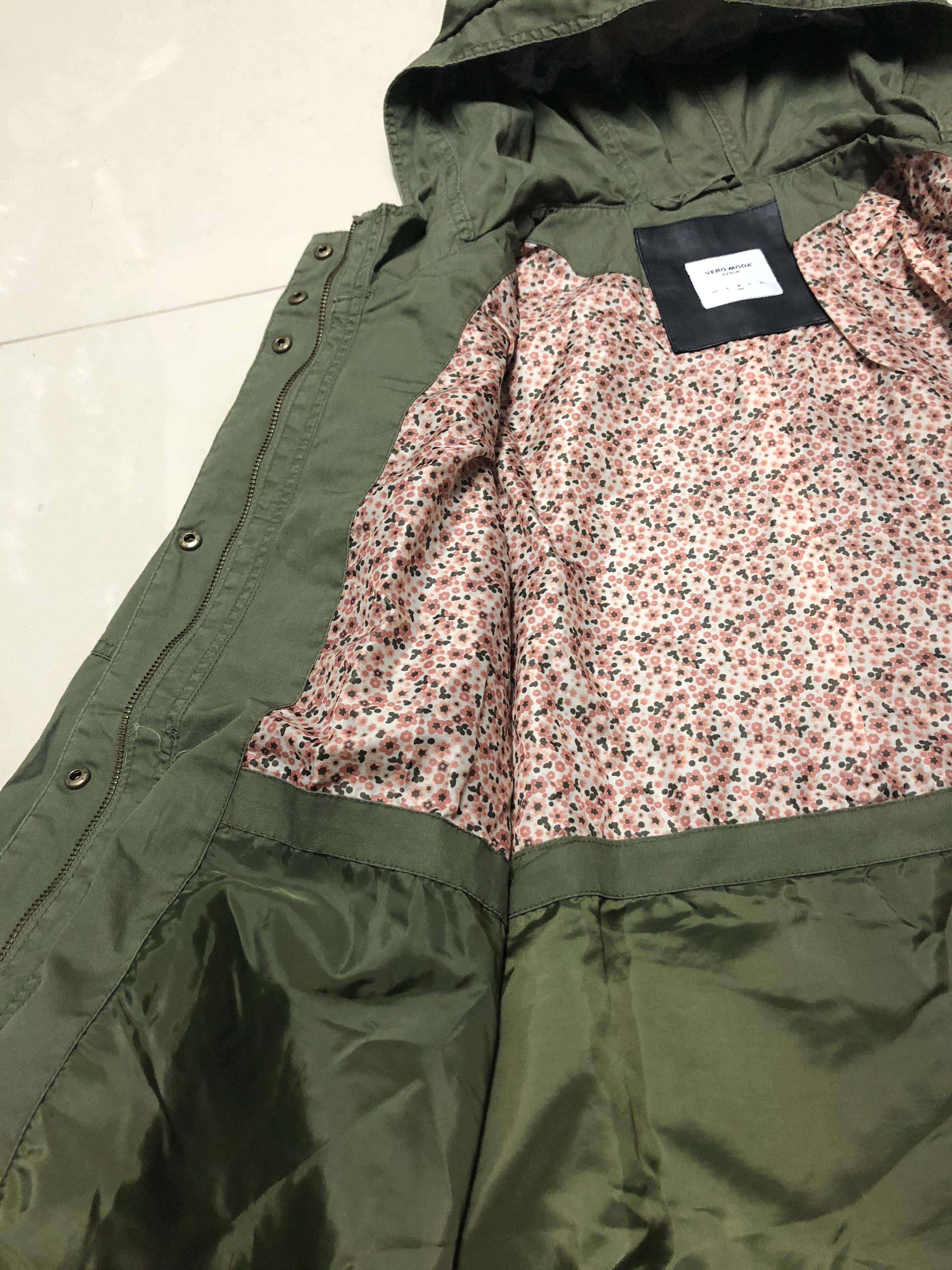 Vera moda เสื้อฮู้ดทหาร เสื้อคลุม สีเขียว หมวกฮู้ด เสื้อปาร์กา เสื้อ นอก งานแบรนด์ VERA MODA งานสวยเท่ห์มากคะ Size M/L/XL สำเนา เขียว