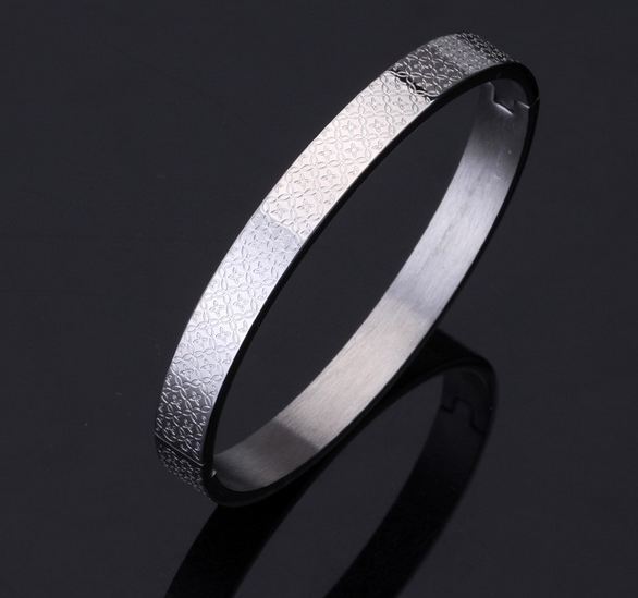 กำไลข้อมือ ผู้หญิง กำไลข้อมือ 316L Stainless Steel แกะลายดอกไม้ สุดหรู สีทอง และ สีเงิน กำไล แฟชั่น ของขวัญให้แฟน ดูดี มีระดับ 498257