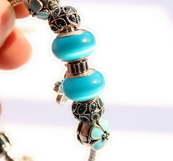 สร้อยข้อมือ Diy สไตล์ Pandora สร้อยข้อมือ ผู้หญิง Hand made ธีม สีฟ้า ใส่ Charm ดอกไม้ และ Glass bead สีฟ้า สดใส สร้อยข้อมือวัยรุ่น 622920