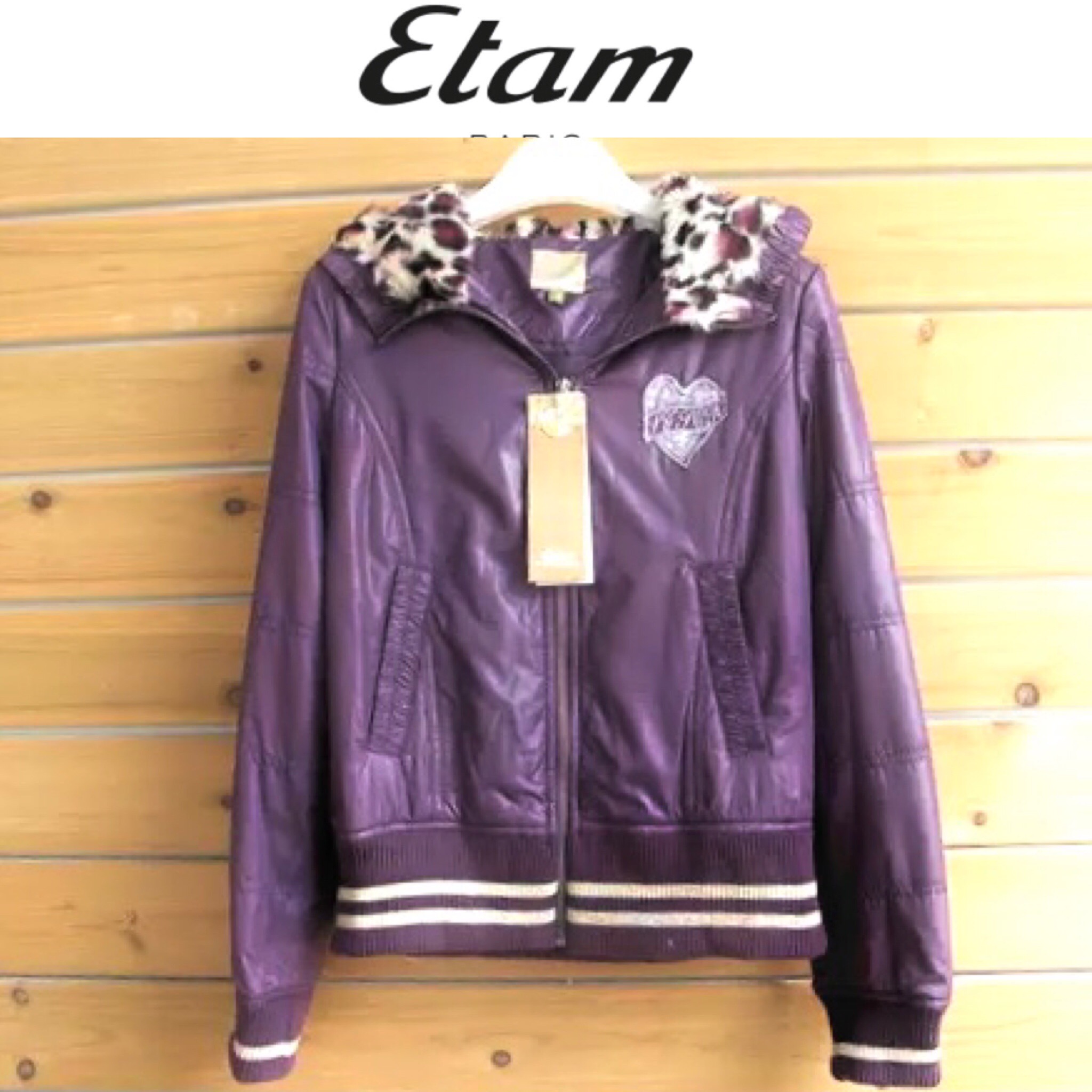 Etam เสื้อนอก เสื้อวอร์ม เสื้อหนาวสีม่วง แบรนด์เนมETAM สุดหรู แนวสปอร์ต แต่งหมวกฮูท ด้านในหมวก แต่งซับขน สวย แพทเทินหรูมากคะ ม่วง