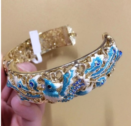 กำไลข้อมือ แฟชั่น อันใหญ่ ใส่สวย ลงยา แกะลายนก สีแดง ฟ้า ฝังเพชร CZ AAA 250171