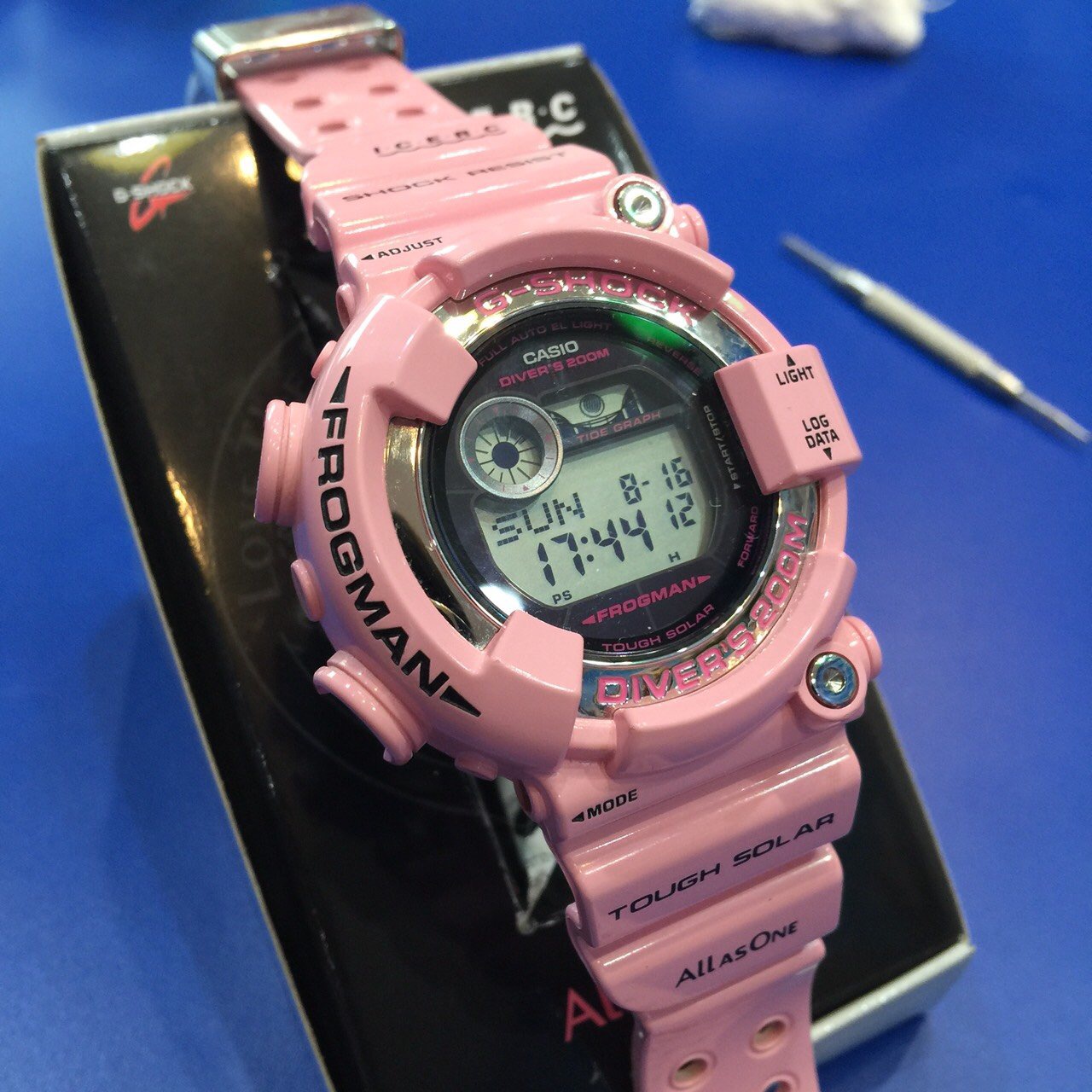 CASIO G-SHOCK นาฬิกาข้อมือ นาฬิกากันน้ำ นาฬิกาของแท้ ประกันศูนย์ CMG 1 ปี รุ่น GF-8250K-4JR นาฬิกาสีชมพู