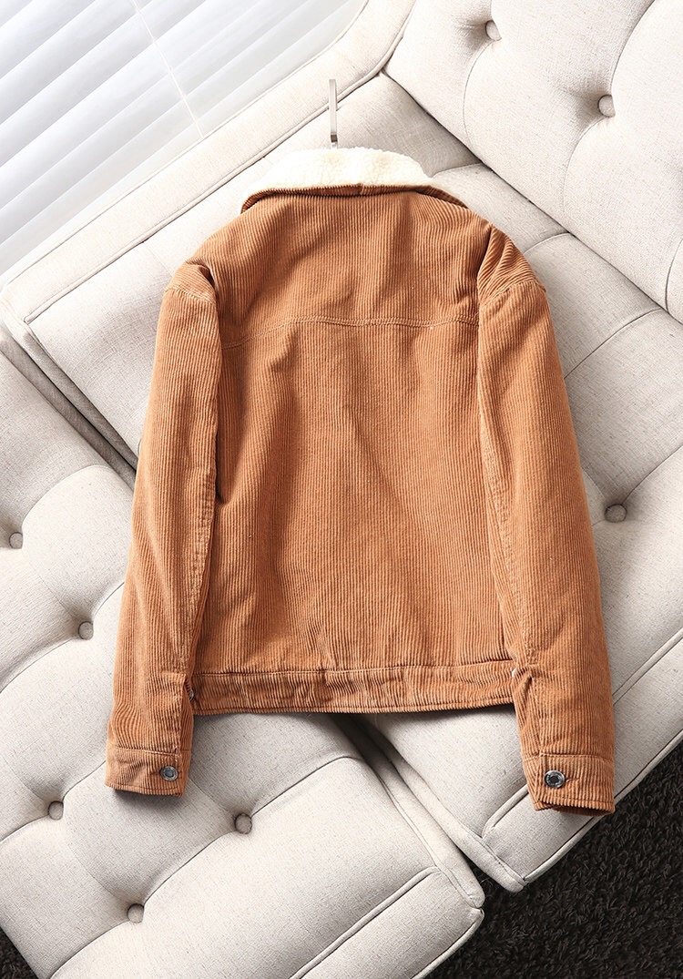 Bershka เสื้อกันหนาว เสื้อแจ็ค เนื้อลูกฟูก แต่งซับขนอุ่น สีขาวด้านใน แบรนด์ BESHKAงานสวย น่ารักมากคะ