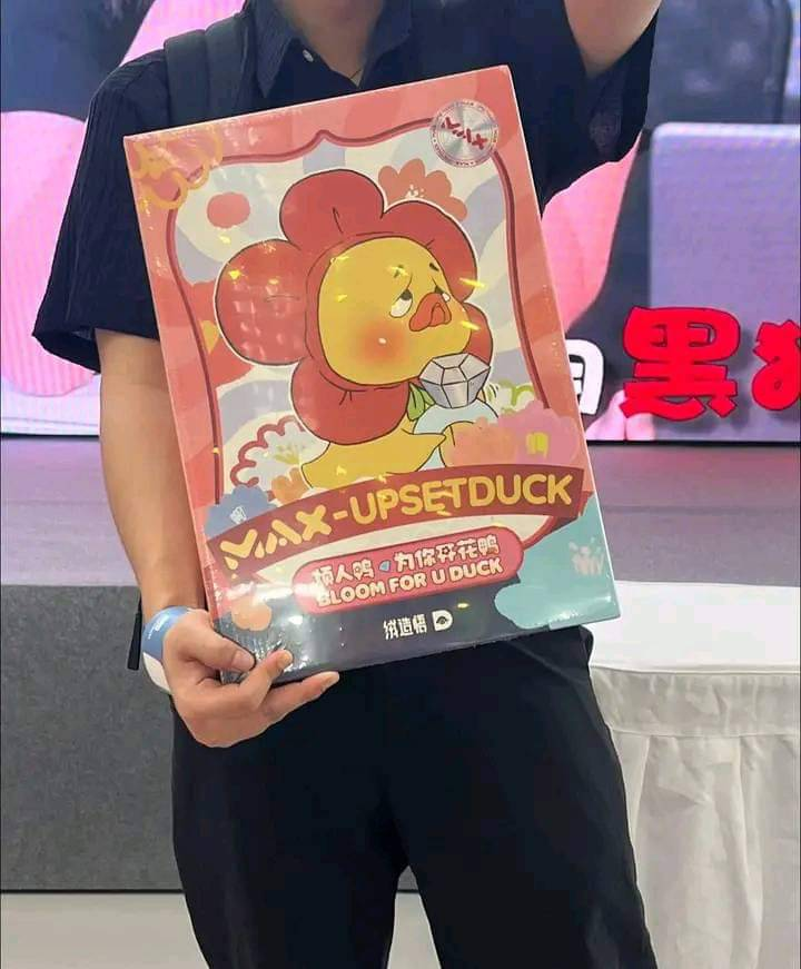 MAX UPSETDUCK น้องเป็ดหน้างอล เป็ดยักษ์ เป็ดไซส์ใหญ่ 33 CM เป็ดสีเหลือง