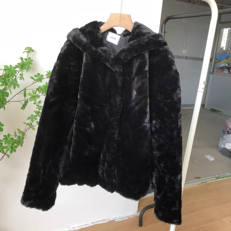 เสื้อเฟอร์กันหนาว หมวกฮู้ด เสื้อขน Fluffy coat แบรนด์ pimkie สำเนา ดำ