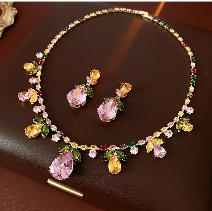 ชุดเครื่องเพชร โทนสีชมพู สร้อยคอ พร้อม ต่างหู เพชร เข้าชุด ดีไซน์ ลายผลไม้ สวยงาม ใส่ออกงาน 400824