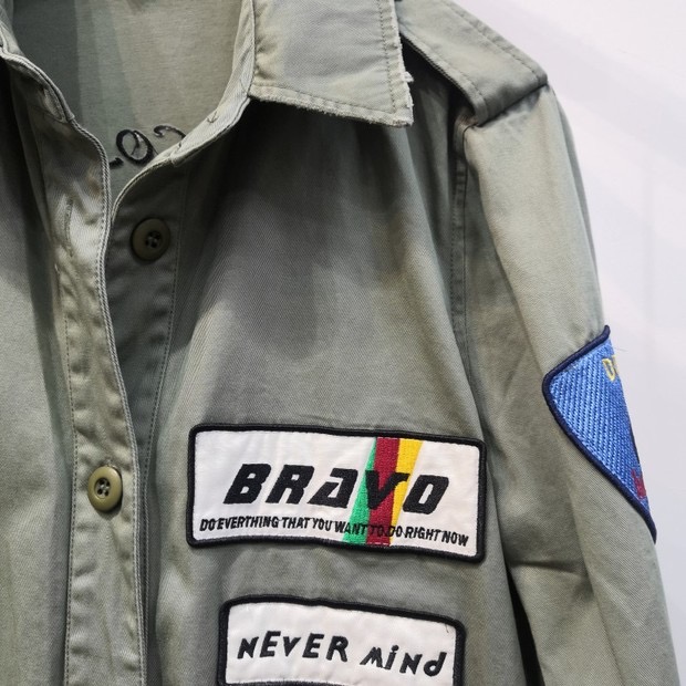 Only เสื้อเขียวทหาร เสื้อนอกแนวทหาร แต่งอาร์มปัก แนวทหาร แบรนด์ ONLY (งานตัดป้าย) แพทเทินสวย เท่ห์มาก คะ Size S/M/L/XL สำเนา เขียว