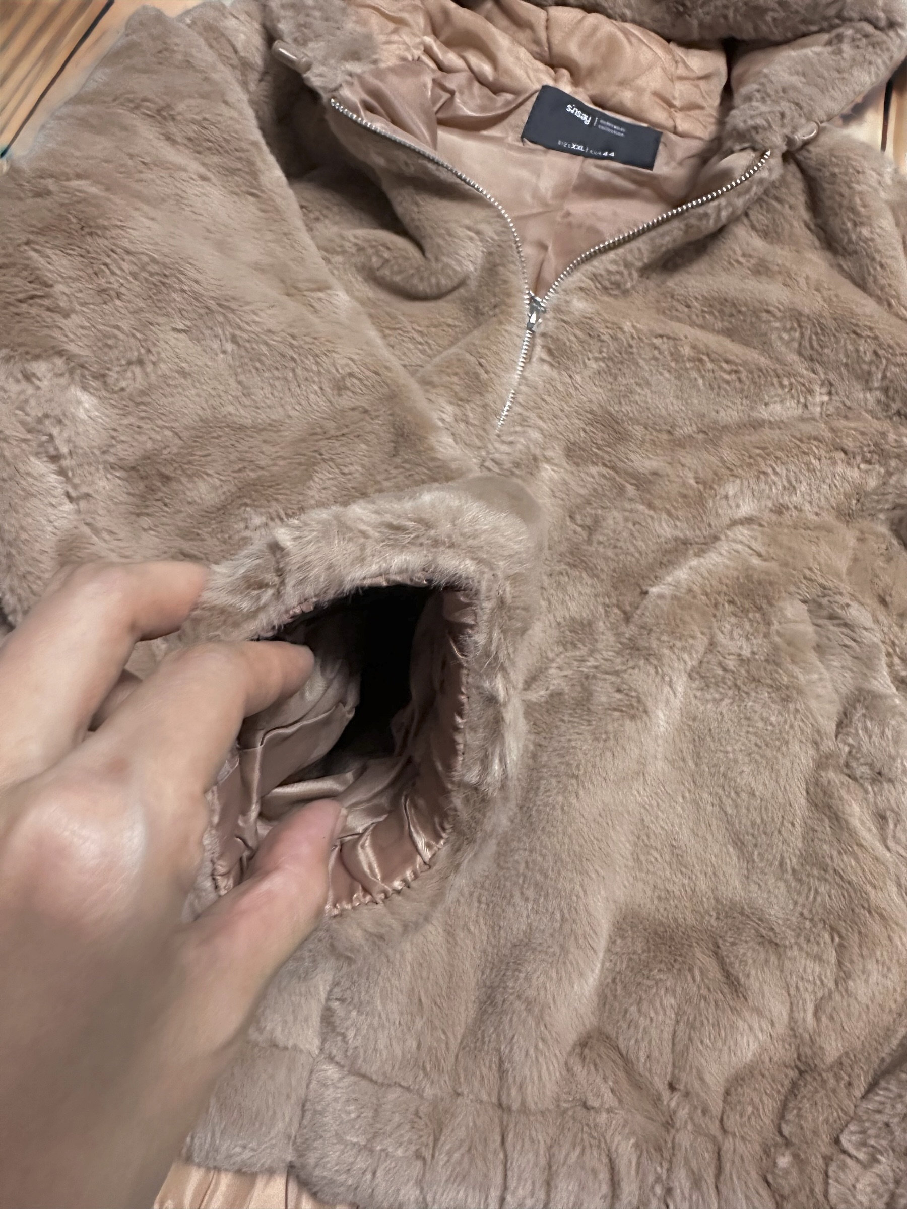 Sinsay เสื้อเฟอร์กันหนาว หมวกฮู้ด เสื้อขน Fluffy coat แบรนด์ SINSAY น้ำตาล