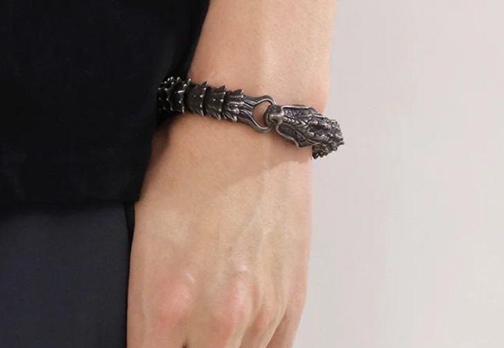 สร้อยข้อมือ มังกร สีเงิน สแตนเลสแท้ งานแอนทึค แบบเท่ สร้อยข้อมือผู้ชาย ของขวัญให้แฟน ปีมังกร 500102