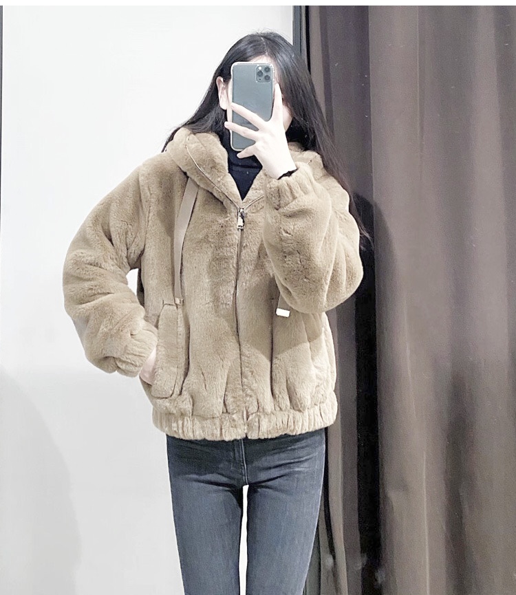 Page one เสื้อเฟอร์กันหนาว หมวกฮู้ด เสื้อขน Fluffy coat แบรนด์ page One ดำ
