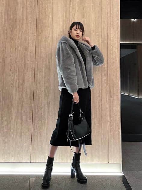 เสื้อโค้ทเฟอร์ โค้ทขนสัตว์เทียม แบรนด์ AZUL by moussy สีเทา ขนนุ่ม งานสวย พรีเมี่ยมมากเลยคะ งานช็อปแท้100% คะ SIe S/M/L สำเนา สำเนา น้ำตาล