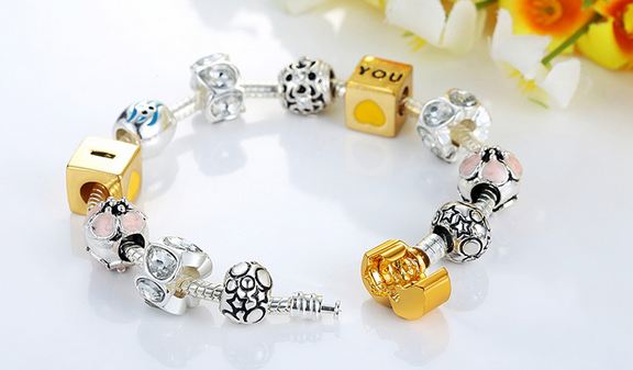 สร้อยข้อมือผู้หญิง Diy สไตล์ แพนโดร่า ใส่ บีด และ จี้ สีทอง และ เงิน บีด ทอง สี่เหลี่ยม ลูกเต๋า I Love You ของขวัญให้แฟน แทนใจ 66101
