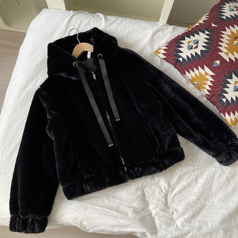 Page one เสื้อเฟอร์กันหนาว หมวกฮู้ด เสื้อขน Fluffy coat แบรนด์ page One ดำ