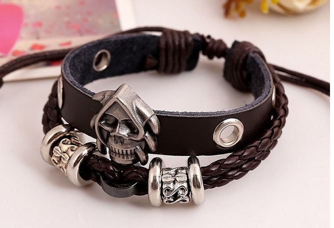 สร้อยข้อมือผู้ชาย กำไลข้อมือ ผู้ชาย ผู้หญิงใส่ได้ สร้อยข้อมือ Hand Made หนังถัก ร้อย จี้ หัวกะโหลก สีเงิน สร้อยข้อมือ ร็อค พั้งค์ แบบเท่ ๆ 3008426