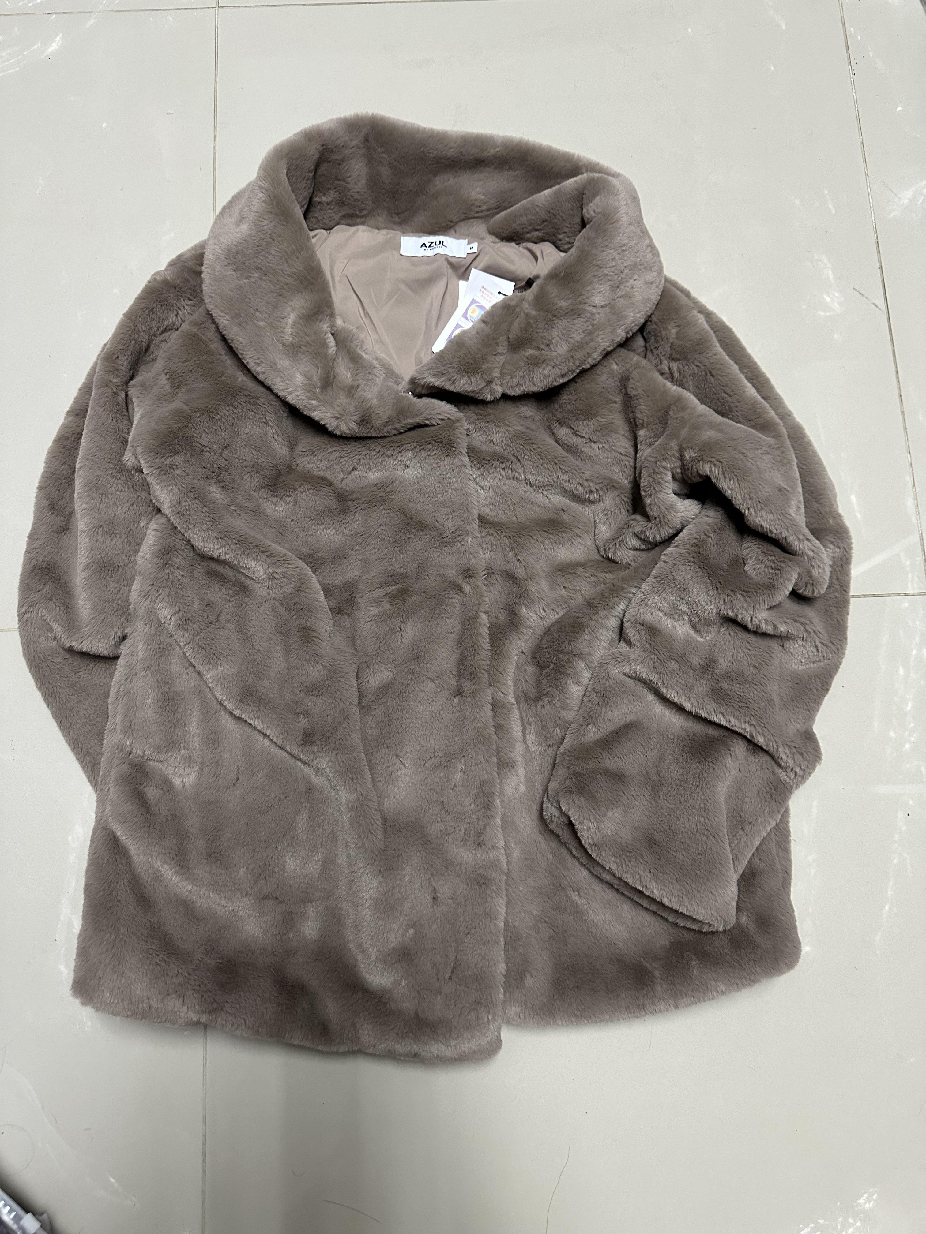 เสื้อโค้ทเฟอร์ โค้ทขนสัตว์เทียม แบรนด์ AZUL by moussy สีเทา ขนนุ่ม งานสวย พรีเมี่ยมมากเลยคะ งานช็อปแท้100% คะ SIe S/M/L สำเนา สำเนา น้ำตาล
