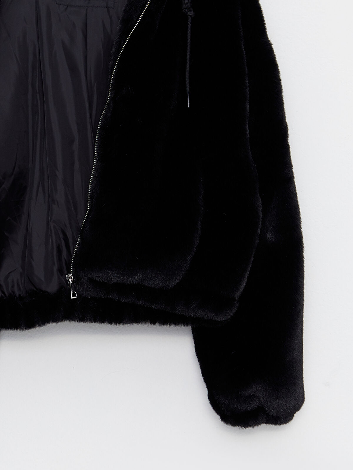 915 เสื้อเฟอร์กันหนาว หมวกฮู้ด เสื้อขน Fluffy hooded jacket แบรนด์ SANCTUARY ขาว