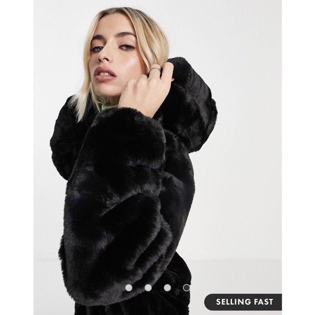 Bershka เสื้อเฟอร์กันหนาว หมวกฮู้ด เสื้อขน สีดำ แบรนด์ BERSHKA เนื้อนิ่ม นุ่มมากคะ สำเนา สำเนา สำเนา ดำ