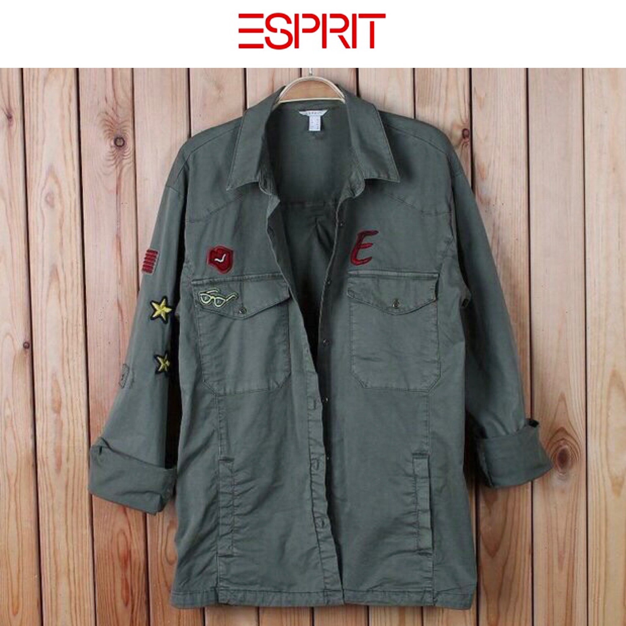 Esprit เสื้อเขียวทหาร เสื้อเชิ้ต เสื้อนอกแนวทหาร แต่งอาร์ม แบรนด์ ESPRIT แพทเทินสวย เท่ห์มาก คะ Size S/M/L/XL สำเนา เขียว
