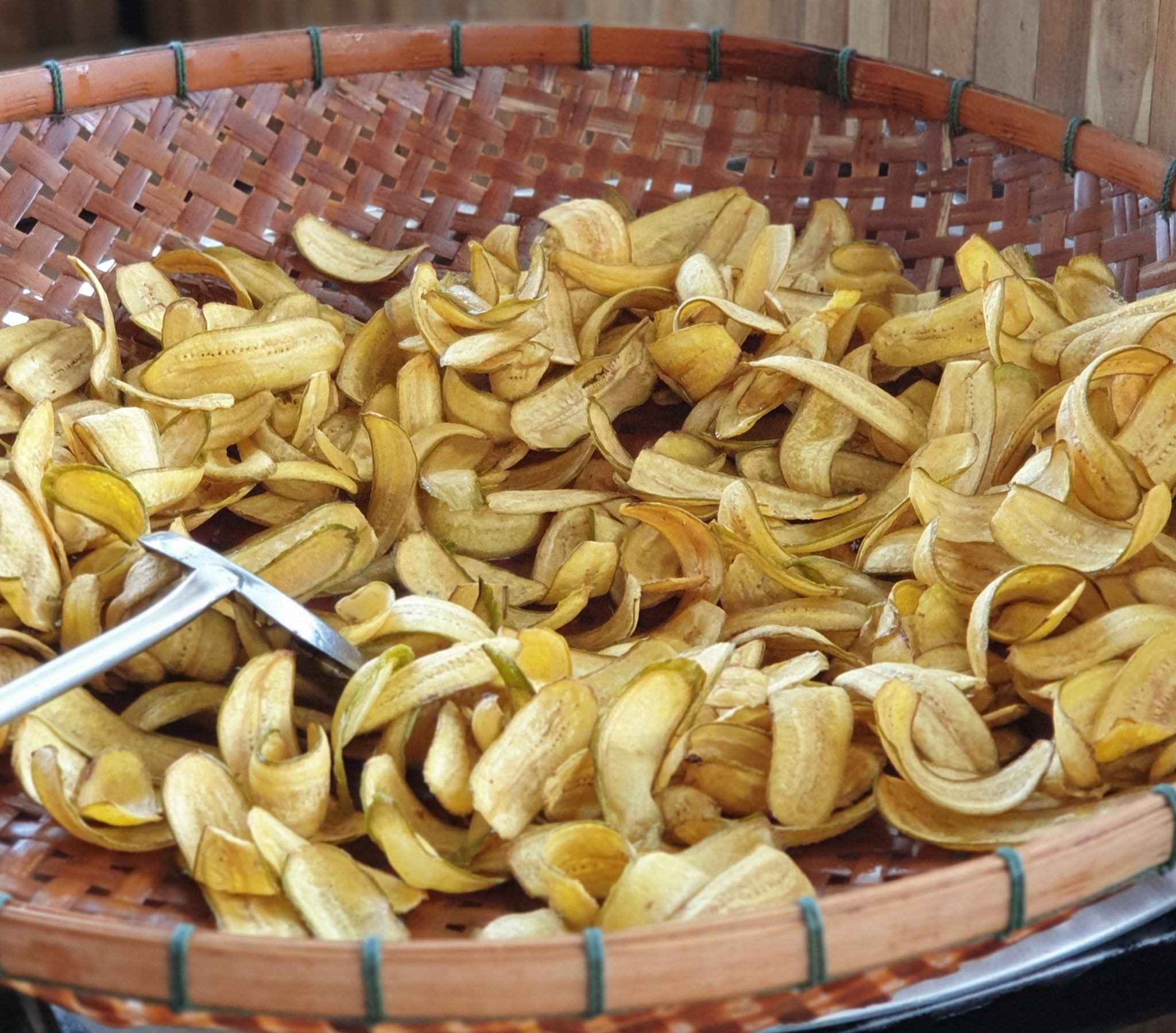 กล้วยกระทบเปลือก อบเกลือ เค็มน้อย 500g.