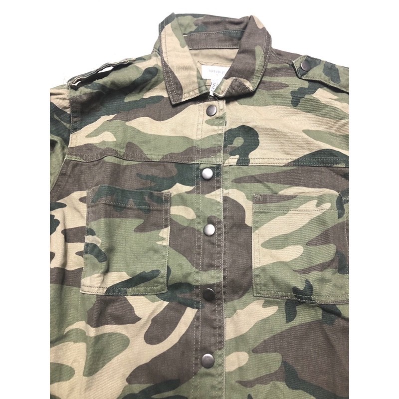 Forever21 เสื้อทหาร เสื้อคลุม สีลายพรางทหาร เสื้อนอก งานสวย เท่ห์มากคะ Forever21 ลายพราง