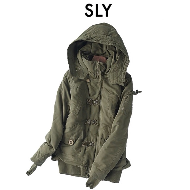 SLY เสื้อฮู้ด เสื้อโค้ทกันหนาว สีเขียว แบรนด์ SLY แขนมีปลอกมือกันลม งานสวยพรีเมี่ยมมากค่ะ เขียว