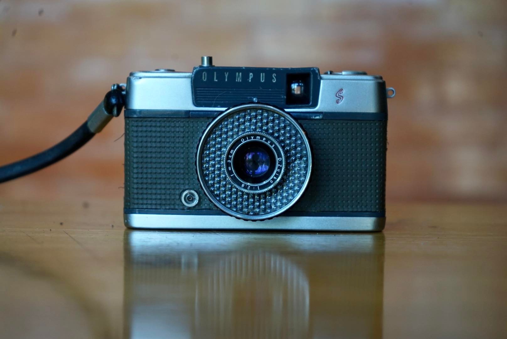 OLYMPUS PEN-EE S OLYMPUS D. ZUIKO 30MM. F2.8