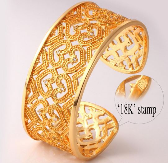 กำไลข้อมือผู้หญิง กำไลทอง 18 K และ กำไลเงิน Platinum แกะลายหัวใจ ต่อกัน ฝังเพชร CZ AAA สุดหรู เส้นใหญ่ สวยแบบไทย ๆ ใส่ออกงาน 840720