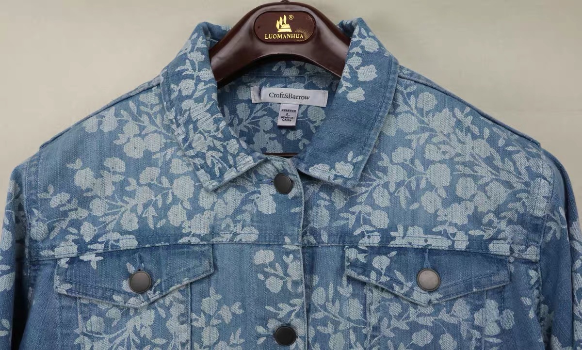เสื้อยีนส์ แจ็คเก็ตยีนส์ แต่งลายพิมพ์ ใบไม้ แบรนด์ CrOft&BArrow สำเนา ยีนส์