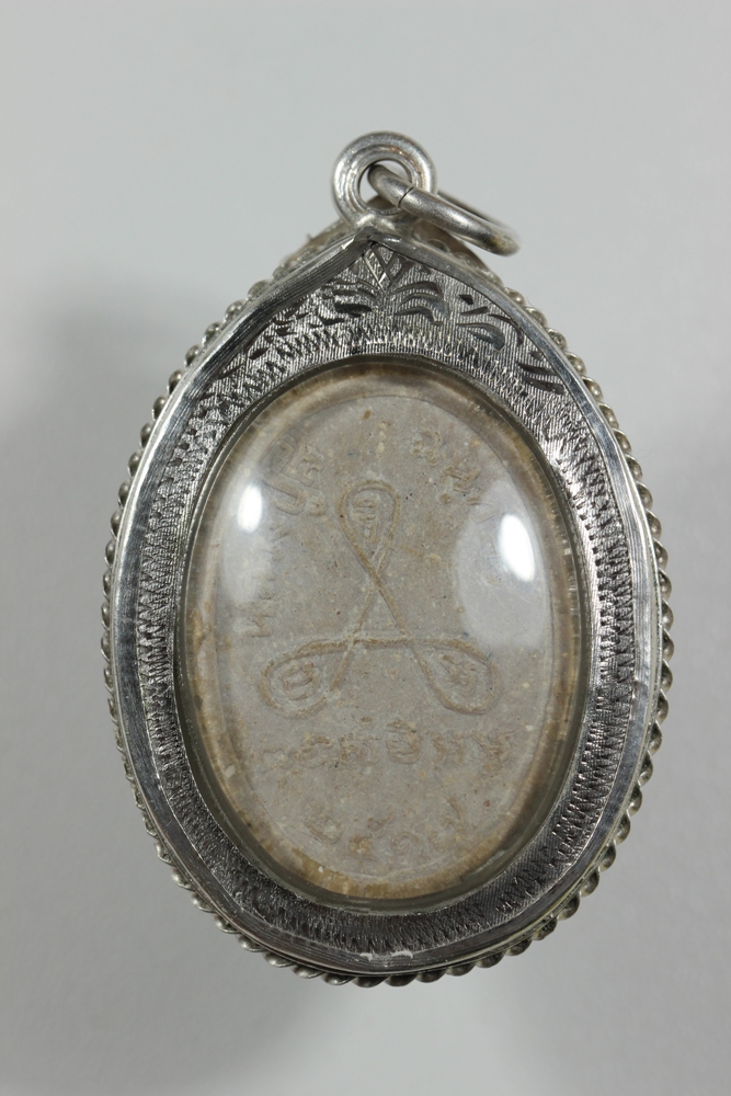 พระผงอายุยืน หลวงปู่สีเลี่ยมเงินลงยา ขายแล้ว