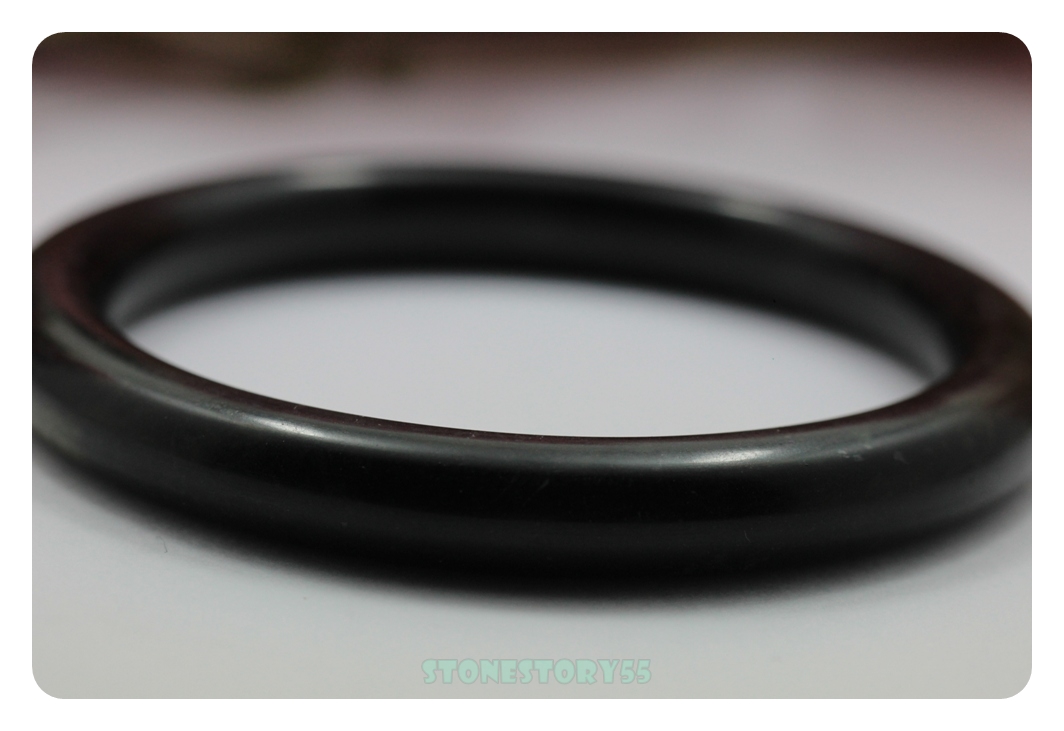 กำไลหยกดำ