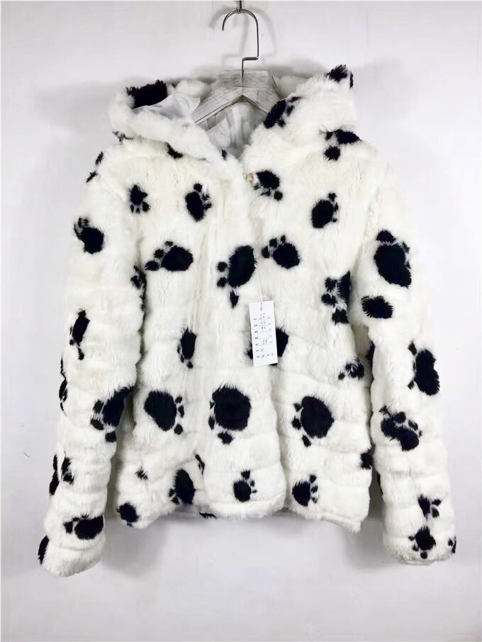 เสื้อกันหนาวฮูท เสื้อขนเฟอร์ฮูท สีขาว แต่งลายเท้าน้องหมา สีดำ แบบสวย ขนนิ่มฟูมากคะ ขาว