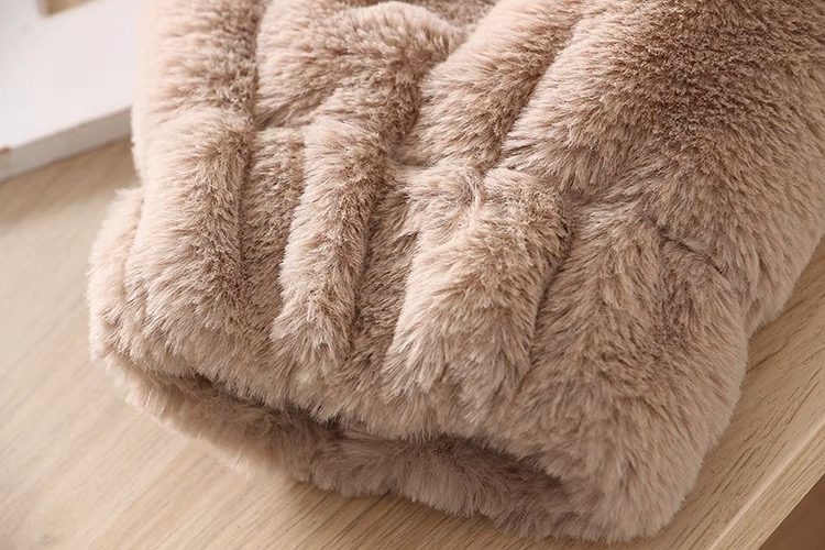 Page one เสื้อเฟอร์กันหนาว หมวกฮู้ด เสื้อขน Fluffy coat แบรนด์ page One ดำ