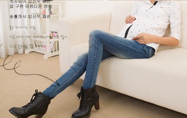 กางเกงยีนส์ยาวคลุมท้อง เซอร์เปรี้ยวด้วยยีนส์ซีดปักลายวิ้งๆ มีไซส์ M, L, XL, XXL