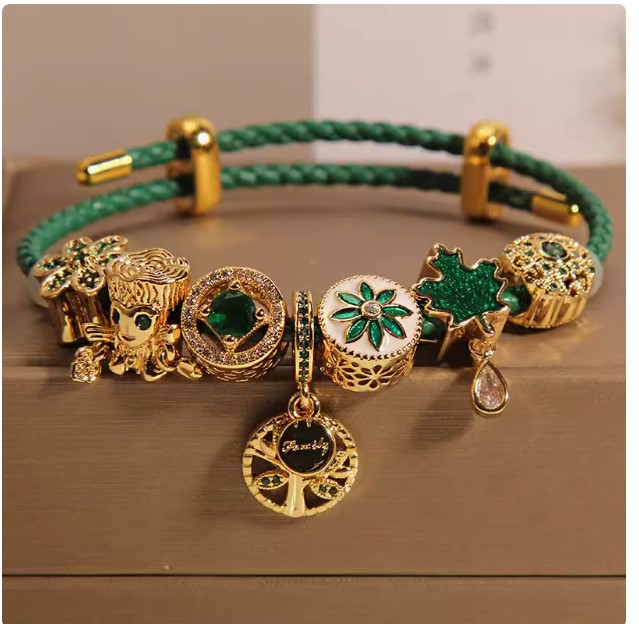 สร้อยข้อมือ กำไลข้อมือ สายหนังแท้ สีเขียว ร้อยชาร์ม ธีม ป่าไม้ พ่อมดแห่งออช แบบน่ารัก ๆ สีทอง 436180