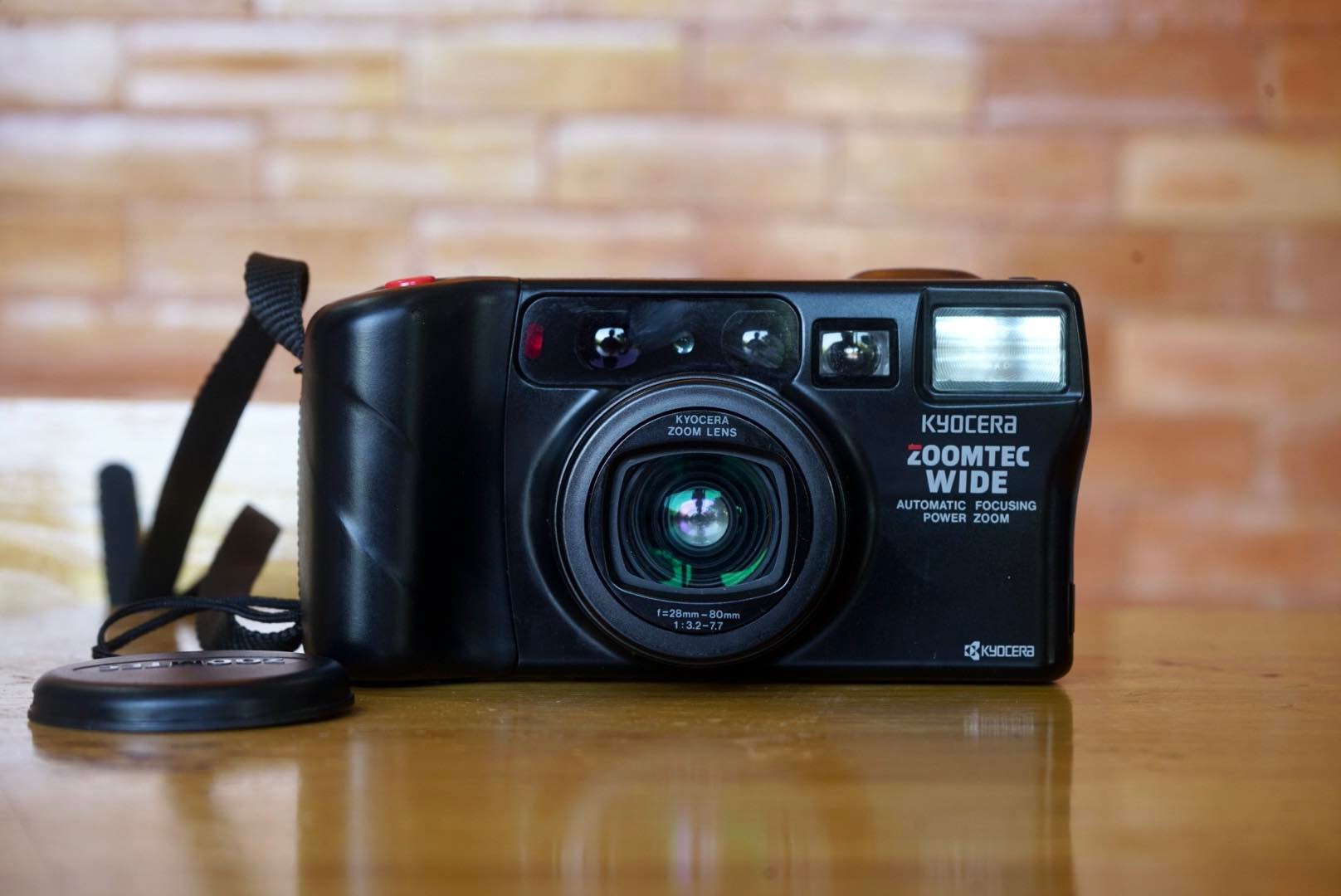 KYOCERA ZOOMTEC WIDE KYOCERA LENS 28-80MM.F3.2-7.7
