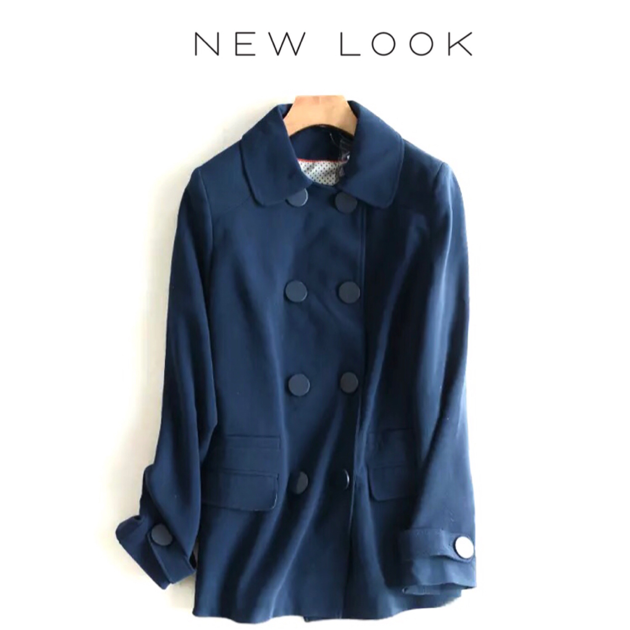 New look เสื้อนอก เสื้อคลุม สีน้ำเงินกรม แต่งคอปก แบรด์New Look แต่งกระดุมสองแถว งานสวย น่ารักมากคะ Size /S/M/L กรมน้ำเงิน