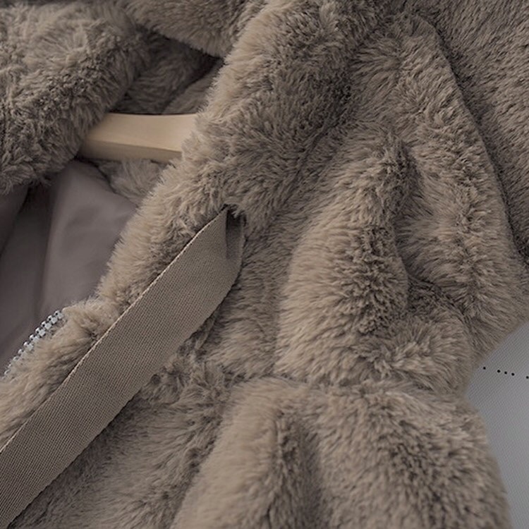 Page one เสื้อเฟอร์กันหนาว หมวกฮู้ด เสื้อขน Fluffy coat แบรนด์ page One ดำ