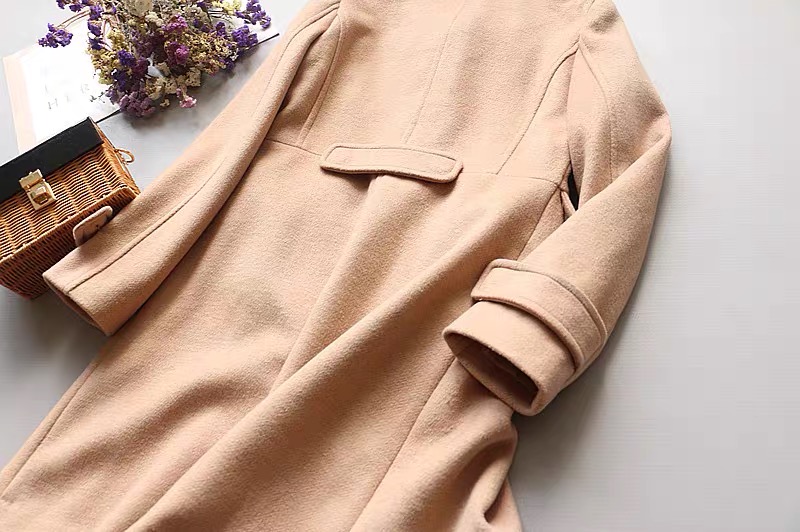 Freesia เสื้อโค้ท เสื้อกันหนาว เนื้อผ้าสักหลาดวูล สีนู้ดกากี แต่งกระดุมแถบ สองแถว แบรนด์ Freesia สำเนา สำเนา นู้ดกากี