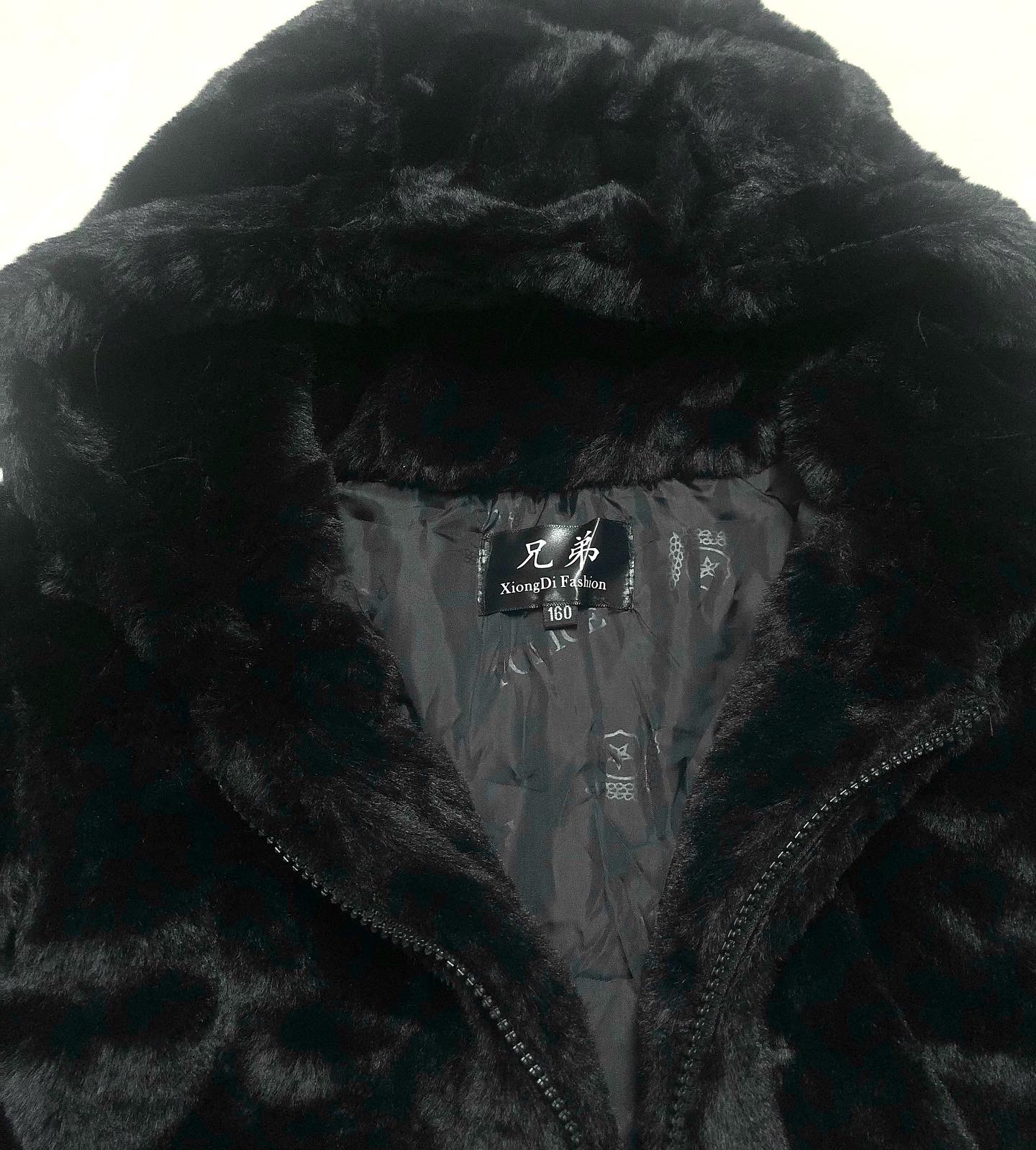Forever21 เสื้อเฟอร์กันหนาว หมวกฮู้ด เสื้อขน สีดำ (FLUFFY COAT) 兄弟 ขาว