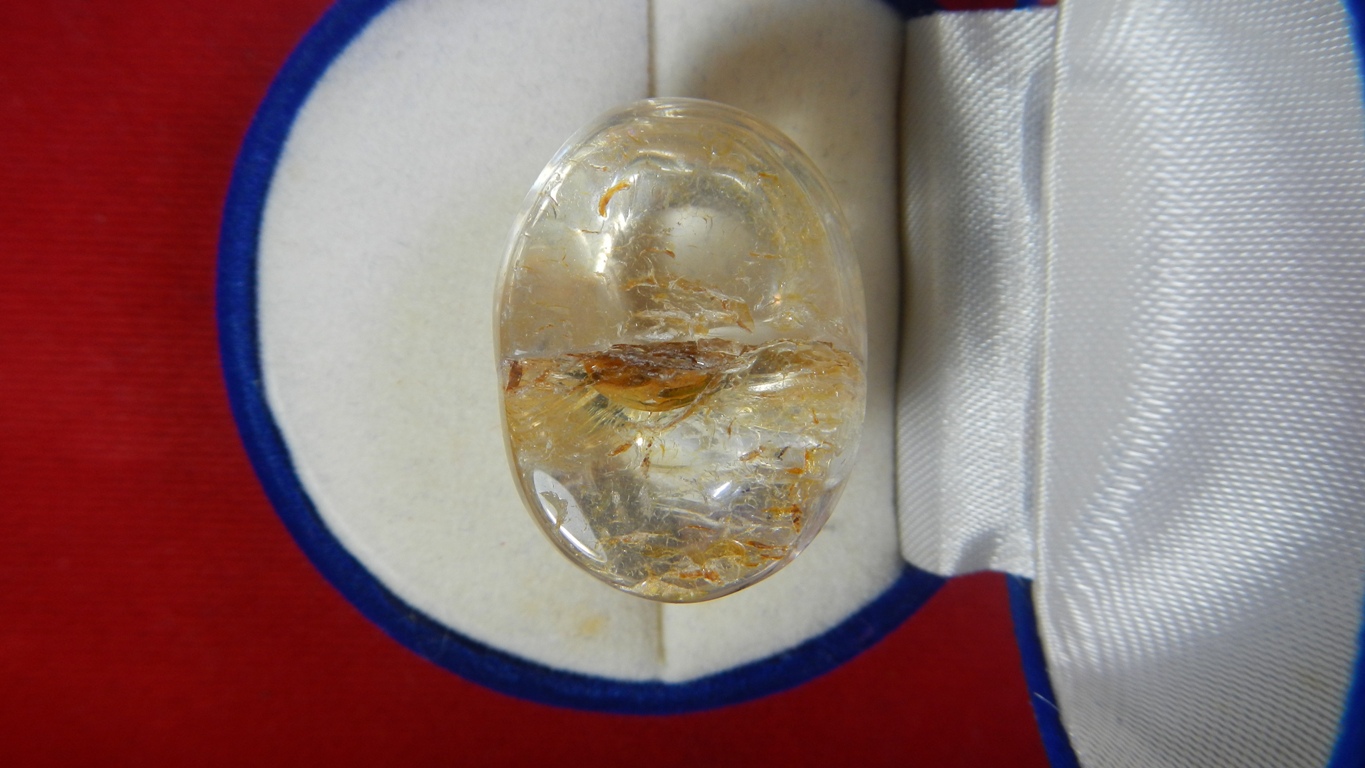 แก้วกาบ กำแพงทอง