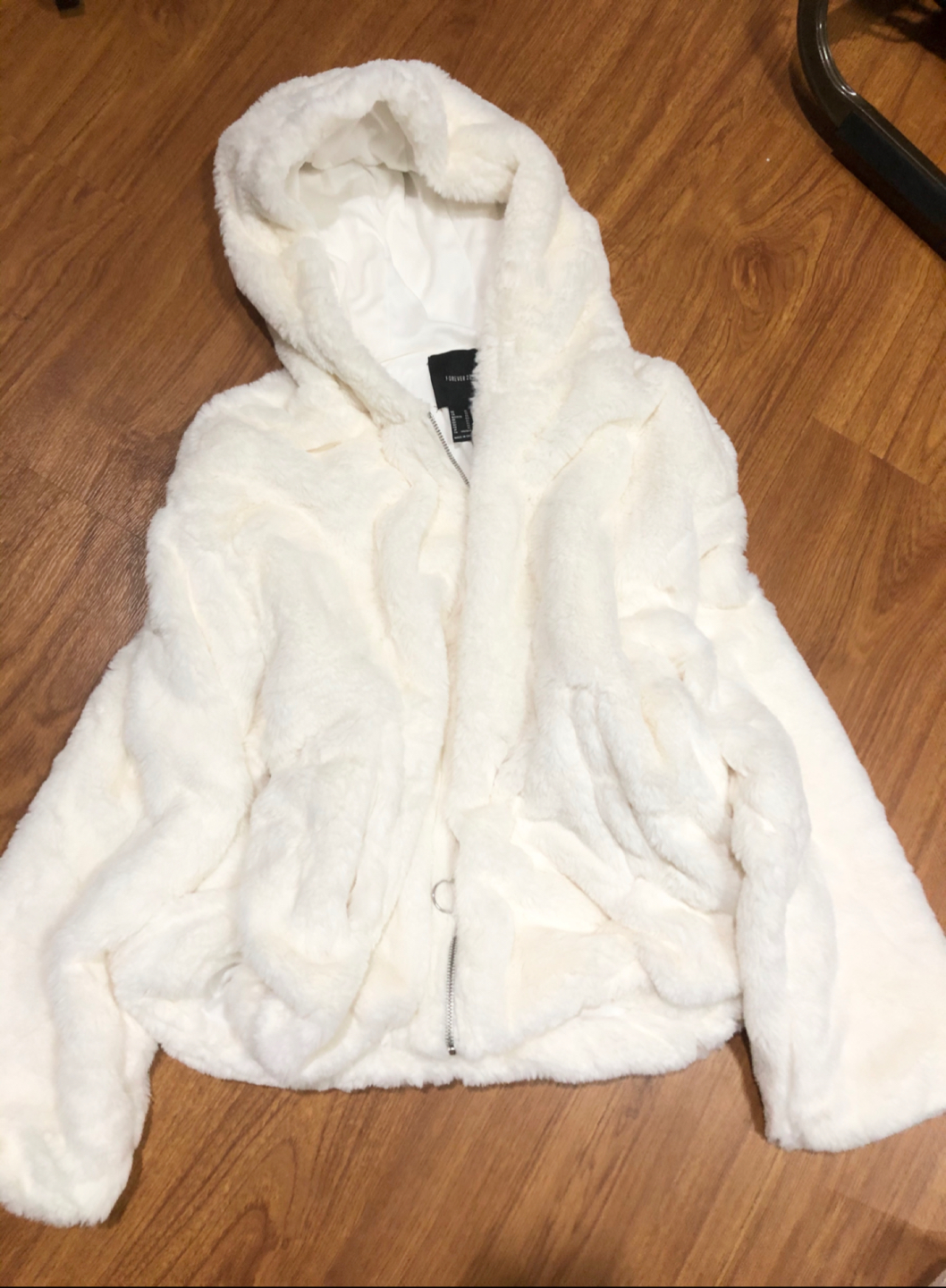 Forever21 เสื้อเฟอร์กันหนาว หมวกฮู้ด เสื้อขน แบรนด์ forever21 (FLUFFY COAT) ขาว