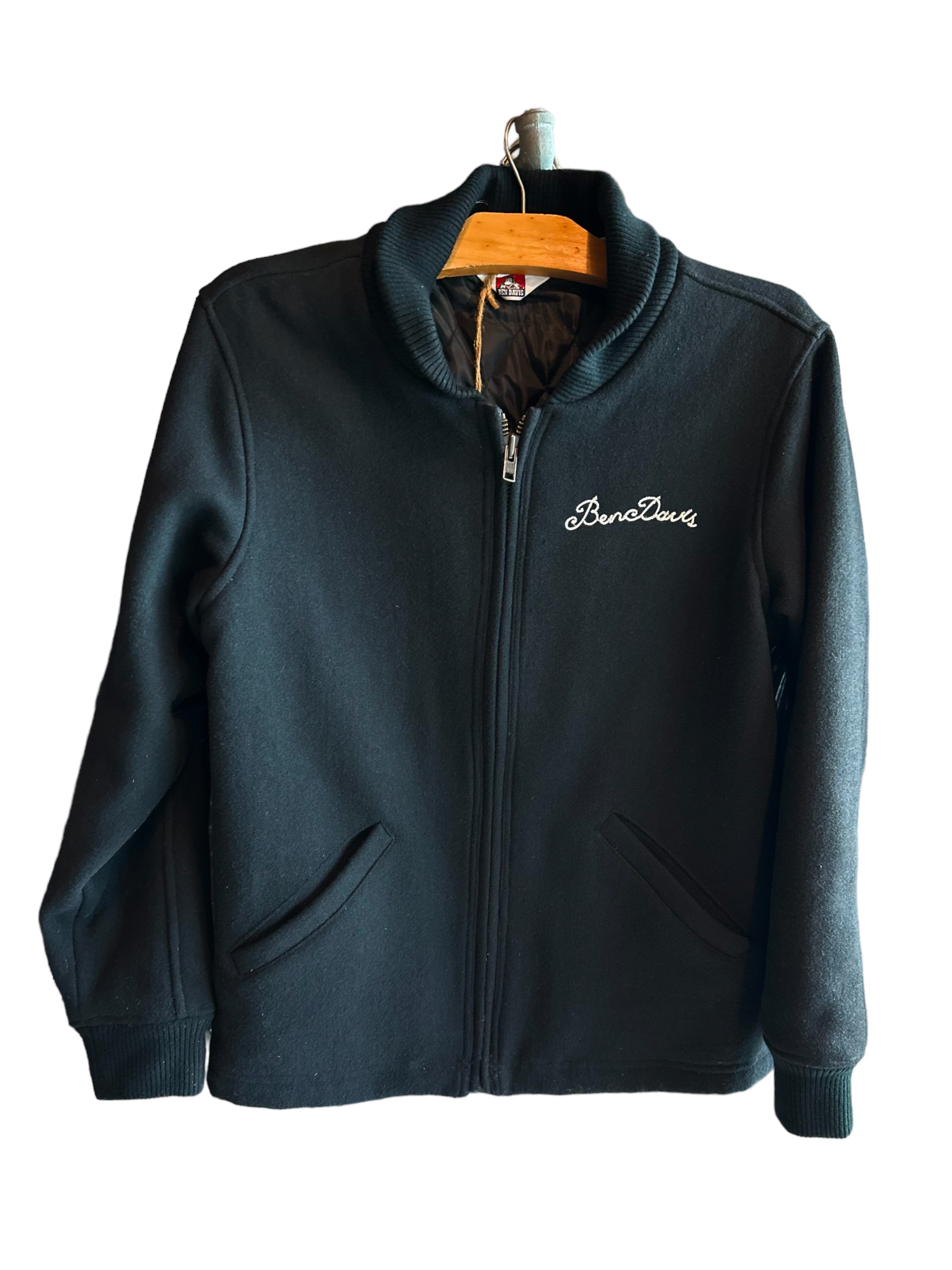 Ben davis เสื้อนอก เสื้อแจ็คเก็ต ผู้ชาย แบรนด์ Ben davis แท้ สีดำ เนื้อสักหลาด กันหนาว งานแท้ สวย เท่ห์ มาก คะ Size L/XL/XXL สำเนา สำเนา สำเนา ดำ