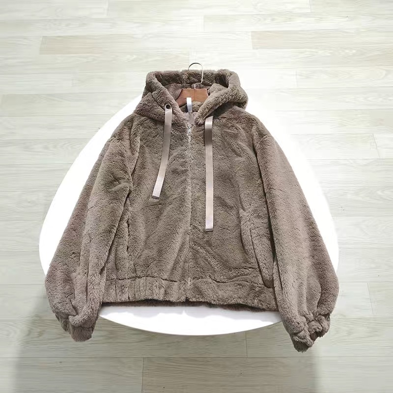 Page one เสื้อเฟอร์กันหนาว หมวกฮู้ด เสื้อขน Fluffy coat แบรนด์ page One ดำ